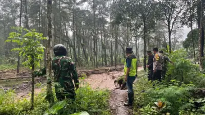 bermotor-di-pinggir-sungai,-pelajar-sma-di-banyuwangi-hanyut-bersama-sepeda-motornya