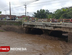 Sungai Alasmalang Banyuwangi Meluap, Air Cokelat Pekat Penuh Pasir dan Batang Kayu – TIMES Banyuwangi