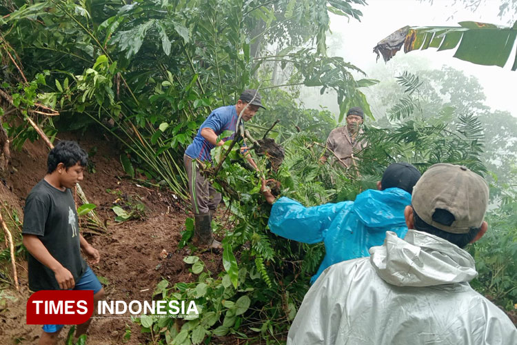 sungai-badeng-meluap,-hanyutkan-seorang-remaja-di-banyuwangi-–-times-banyuwangi