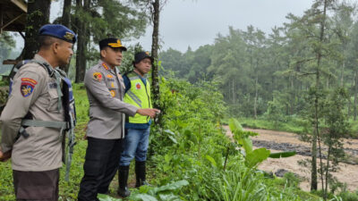 kapolresta-banyuwangi-turun-tangan-pimpin pencarian-remaja-hanyut-di-sungai-badeng-–-times-banyuwangi