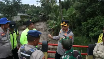 pencarian-pelajar-hanyut-di-sungai-badeng-banyuwangi-masih-berlangsung,-kapolresta-ikut-pencarian