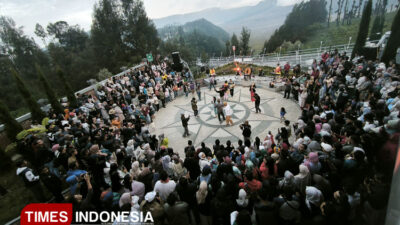 bromo-sunset-music-and-culture-3-pukau-wisatawan-lokal-dan-mancanegara-–-times-banyuwangi