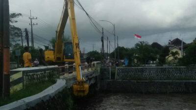 bmkg-sebut-hujan-deras-dan-minim-resapan-sebabkan-sungai-di-alasmalang-banyuwangi-meluap-–-times-banyuwangi