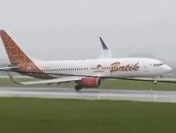 Ngeri! Batik Air Mendarat Miring di Soetta, Cuaca Buruk Diduga Jadi Penyebab