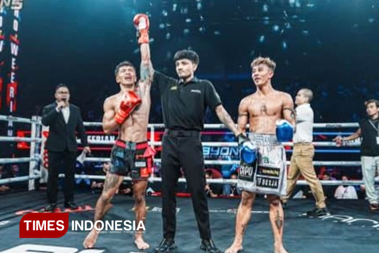 berjaya-di-byon-combat-showbiz-vol-5,-redho-rocky-harumkan-tasikmalaya-di-ring-profesional-–-times-banyuwangi