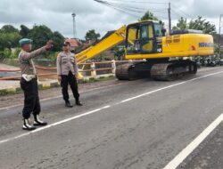 Antisipasi Banjir Dinas Pengairan dan Polisi Siagakan Alat Berat di Jembatan Alas Malang