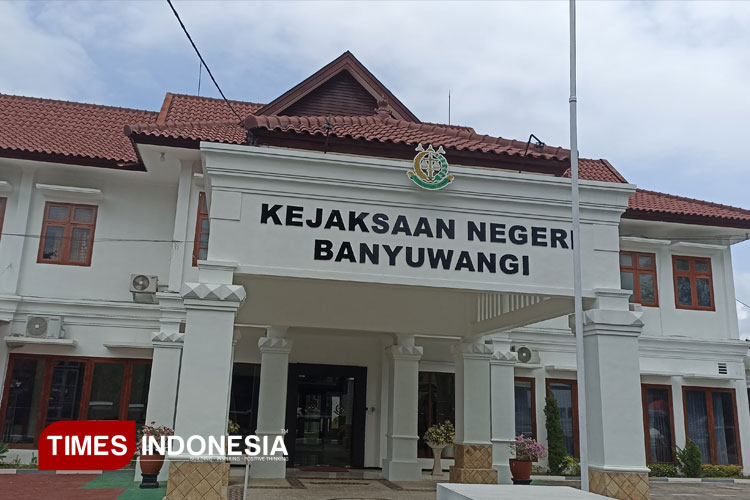 wawancara-di-kejari-banyuwangi-tuai-tanda-tanya,-penanganan-kasus-korupsi-dana-desa-tamansuruh-dipertanyakan-–-times-banyuwangi