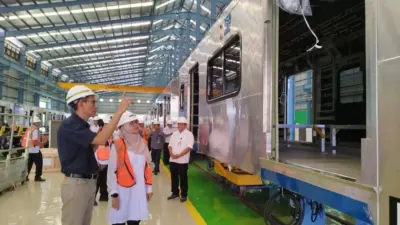 didominasi-ratusan-tenaga-kerja-lokal,-inka-banyuwangi-targetkan-produksi-250-gerbong-per-tahun