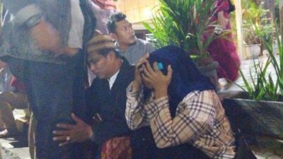 tangis-keluarga-penumpang-kmp-tunu-pratama-jaya-pecah-di-ketapang:-anakku