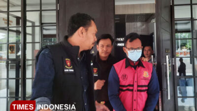 korupsi-dana-desa-untuk-judol,-sekdes-cipaku-resmi-ditahan-kejari-majalengka-–-times-banyuwangi