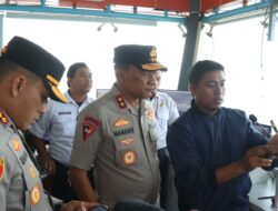 Kapolda Jatim Tinjau Langsung Operasi Pencarian Korban KM Tunu Pratama Jaya di Selat Bali