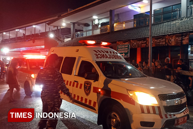 6-jenazah-korban-tenggelamnya-kmp-tunu-pratama-jaya-tiba-di-pelabuhan-ketapang-–-times-banyuwangi