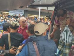 Korban Selamat KMP Tunu Pratama Jaya Disambut Isak Tangis Keluarga di Pelabuhan Ketapang