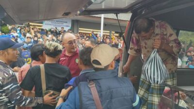 korban-selamat-kmp-tunu-pratama-jaya-disambut-isak-tangis-keluarga-di-pelabuhan-ketapang