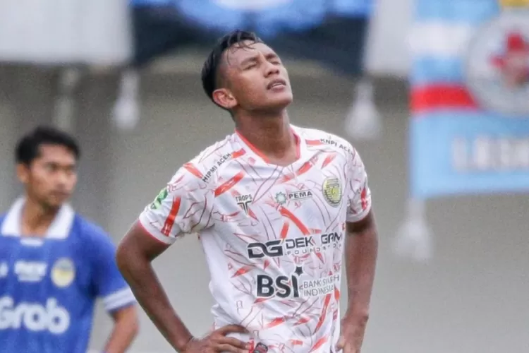 adam-maulana-gelandang-andalan-persiraja-hijrah-ke-persela,-ini-alasan-emosionalnya