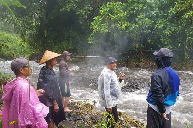 pasca-banjir,-warga-desa-sumberbulu-songgon-banyuwangi-kesulitan-air-bersih-–-times-banyuwangi