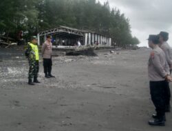 Gabunga Polsek Muncar dan Koramil Muncar Susuri Pantai di Kawasan Muncar