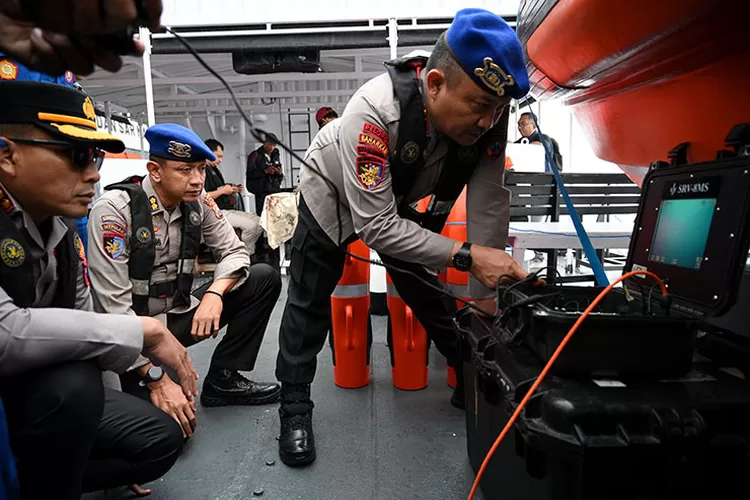 drone-canggih-dikerahkan,-pencarian-korban-kmp-tunu-di-selat-bali-masih-nihil