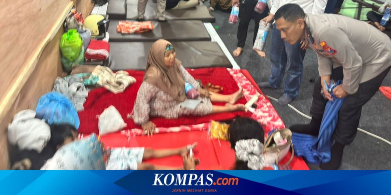 selimut-dan-matras-untuk-keluarga-penumpang-kmp-tunu-pratama-jaya-terus-disalurkan