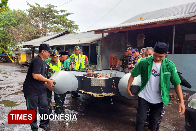 tni-ad-berikan-dukungan-penuh-dalam-pencarian-korban-kmp-tunu-pratama-jaya-–-times-banyuwangi