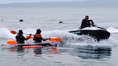 resmi-dibuka,-el-watersport-tawarkan-sensasi-seru-naik-jetski-dan-banana-boat-di-pantai-boom-banyuwangi