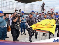Satu Jenazah Diduga Penumpang KMP Tunu Pratama Jaya Dievakuasi