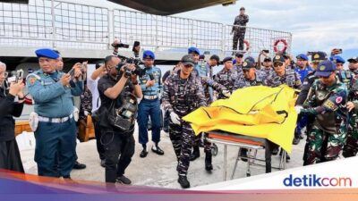 satu-jenazah-diduga-penumpang-kmp-tunu-pratama-jaya-dievakuasi
