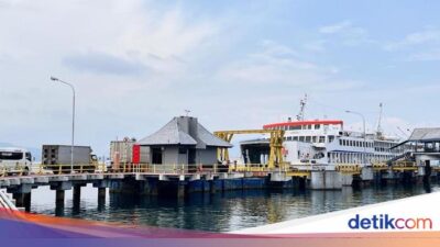 pelabuhan-ketapang-tetap-beroperasi-normal-meski-operasi-sar