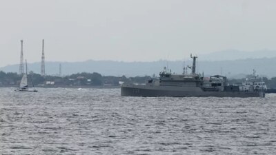 misi-penyelamatan-kritis!-bangkai-kmp-tunu-pratama-jaya-bergeser,-cuaca-jadi-tantangan-besar