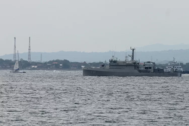misi-penyelamatan-kritis!-bangkai-kmp-tunu-pratama-jaya-bergeser,-cuaca-jadi-tantangan-besar