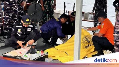 1-jenazah-yang-dievakuasi-kri-tongkol-dipastikan-korban-kmp-tunu-pratama