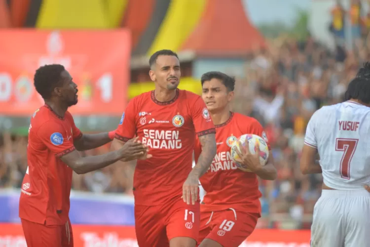 ini-strategi-baru-semen-padang-di-liga-1-2025-2026,-andre-rosiadi:-harga-tiket-naik,-stadion-agus-salim-direhab!