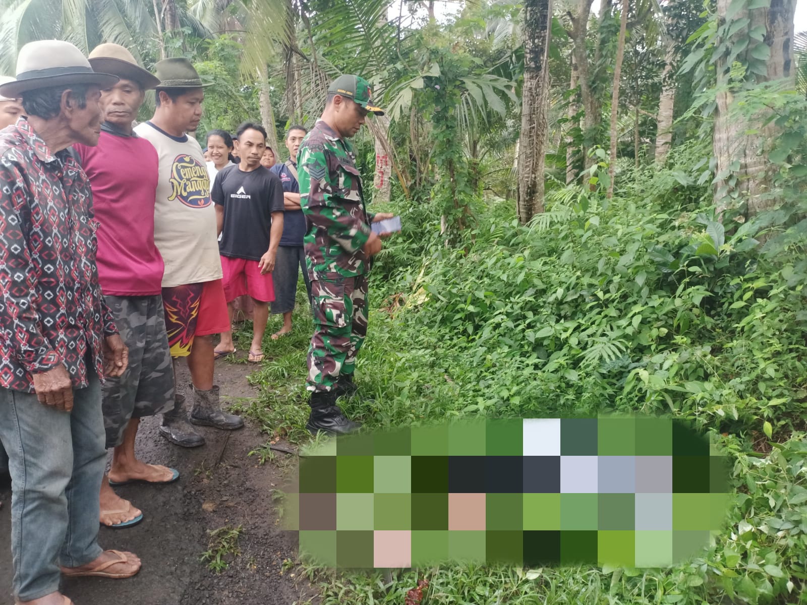 pria-lansia-ditemukan-meninggal-di-pinggir-jalan-dusun-langring,-diduga-alami-serangan-mendadak
