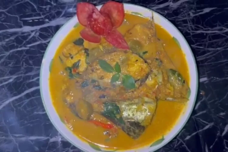 cara-membuat-ikan-kuah-pala-khas-banda-neira,-satu-rumah-dijamin-tambah-nasi!