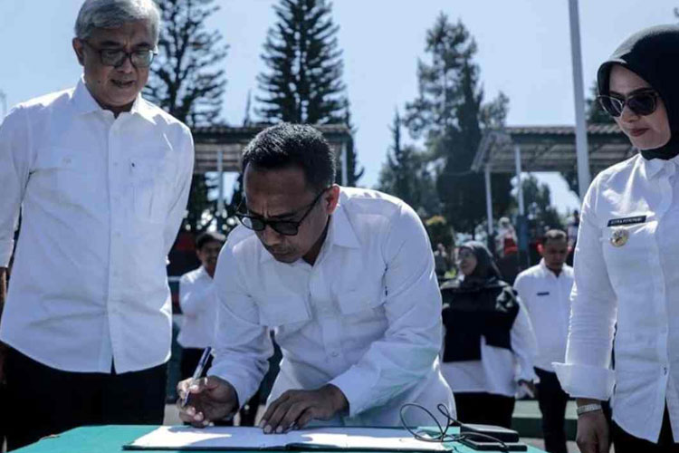 pendidikan-karakter-gerbang-panca-waluya-usai,-39-pelajar-smp-dari-pangandaran-resmi-dilepas-–-times-banyuwangi