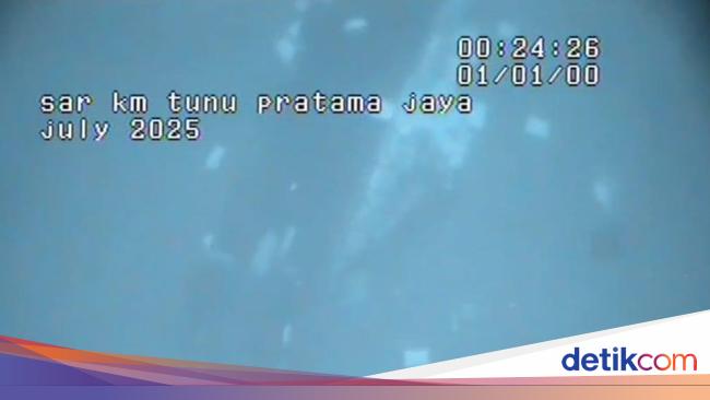 objek-diduga-bangkai-kmp-tunu-pratama-jaya-tertangkap-kamera