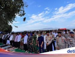 Tim SAR Gabungan Salat Gaib Doakan Korban KMP Tunu Pratama Jaya