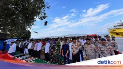 tim-sar-gabungan-salat-gaib-doakan-korban-kmp-tunu-pratama-jaya
