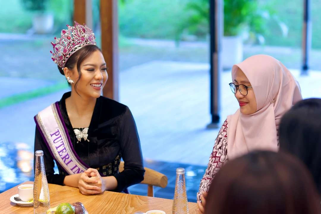 putri-indonesia-2025-berbagi-cerita-pengalaman-ikuti-ajang-internasional-dan-promosikan-banyuwangi