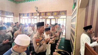 kapolresta-rama-pimpin-doa-untuk-korban-kmp-tunu,-salat-gaib-digelar-di-masjid-polresta