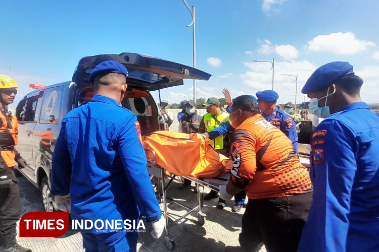 dua-jasad-diduga-korban-kmp-tunu-pratama-jaya-kembali-dievakuasi-di-perairan-banyuwangi-–-times-banyuwangi