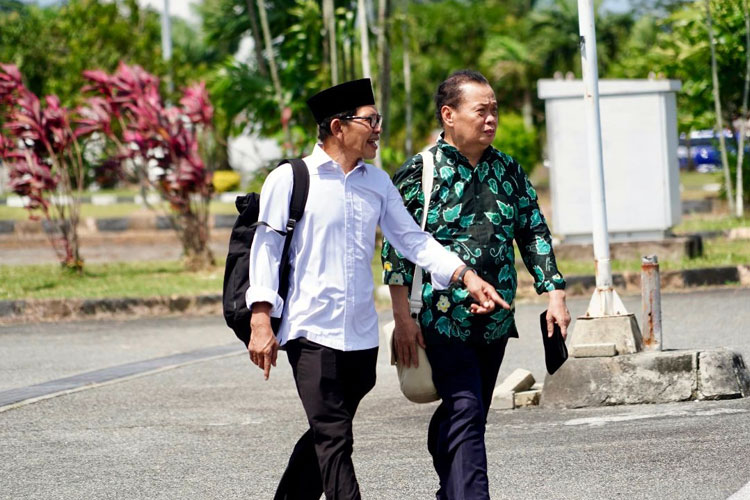 kh-muhammad-imam-aziz:-simbol-keikhlasan-dalam-pengabdian-–-times-banyuwangi