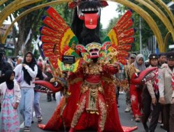 Kokoon Hotel Banyuwangi Tampilkan Kostum ‘Barong’ di Banyuwangi Ethno Carnival 2025, Dukung Pelestarian Budaya Daerah