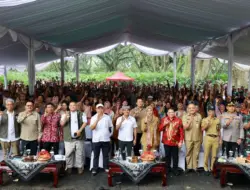 Menteri Kehutanan Serahkan SK Pelepasan Kawasan Hutan Seluas 152 Hektar Bagi Warga Banyuwangi