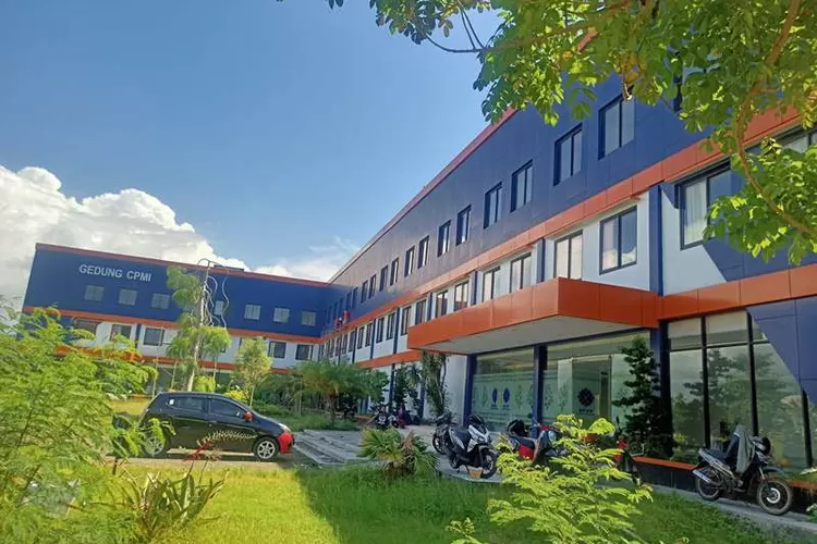gedung-sekolah-rakyat-yang-berada-di-bpvp-muncar-banyuwangi-masih-direnovasi