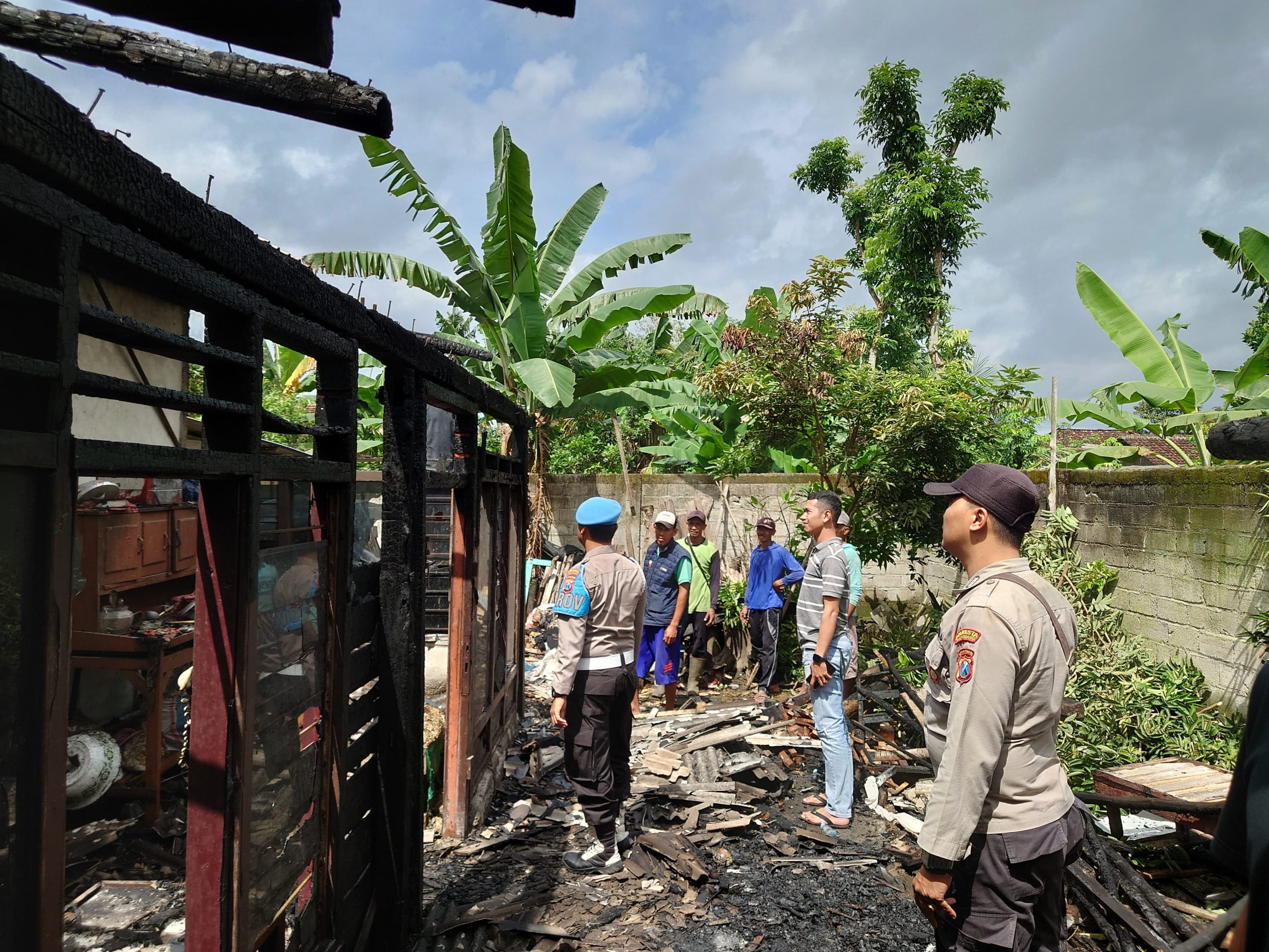 kebakaran-akibat-tungku-menyala-hanguskan-dapur-rumah-warga-di-grajagan