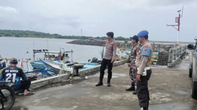 polresta-banyuwangi-perkuat-patroli-pesisir-dukung-pencarian-korban-kmp-tunu-pratama-jaya