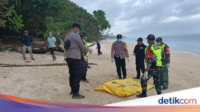 jenazah-ke-19-diduga-korban-kmp-tunu-jaya-ditemukan-di-pantai-plengkung