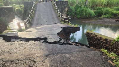 jembatan-penghubung-sumberagung-kandangan-amblas,-akses-warga-terganggu