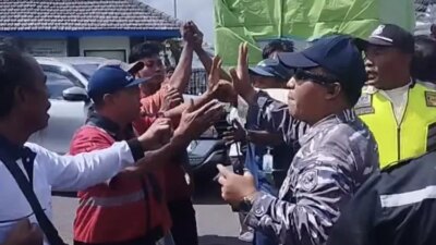 pelabuhan-ketapang-macet-parah-hingga-10-kilometer,-sopir-ngamuk-gegara-2-hari-gak-bisa-nyeberang